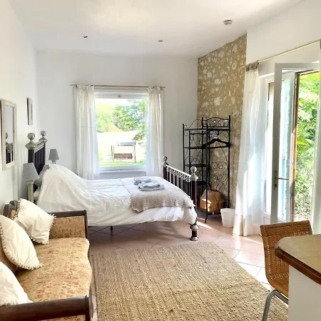 Beautiful 1-bed 2km Quiet Walk From Ferienhaus