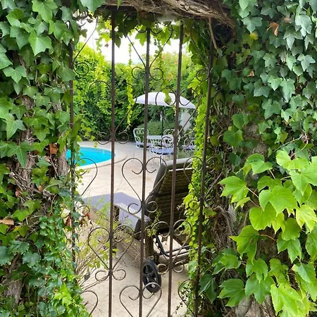 Ferienhaus Beautiful 1-bed 2km Quiet Walk From