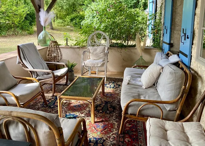 Semesterbostad Walnut Sleeps 2 With Terrace Eymet